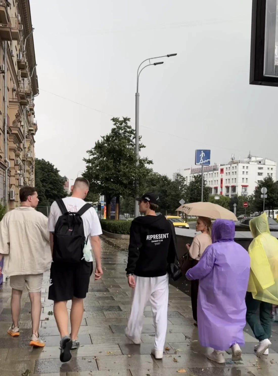 Ученики MindHack на прогулке по городу